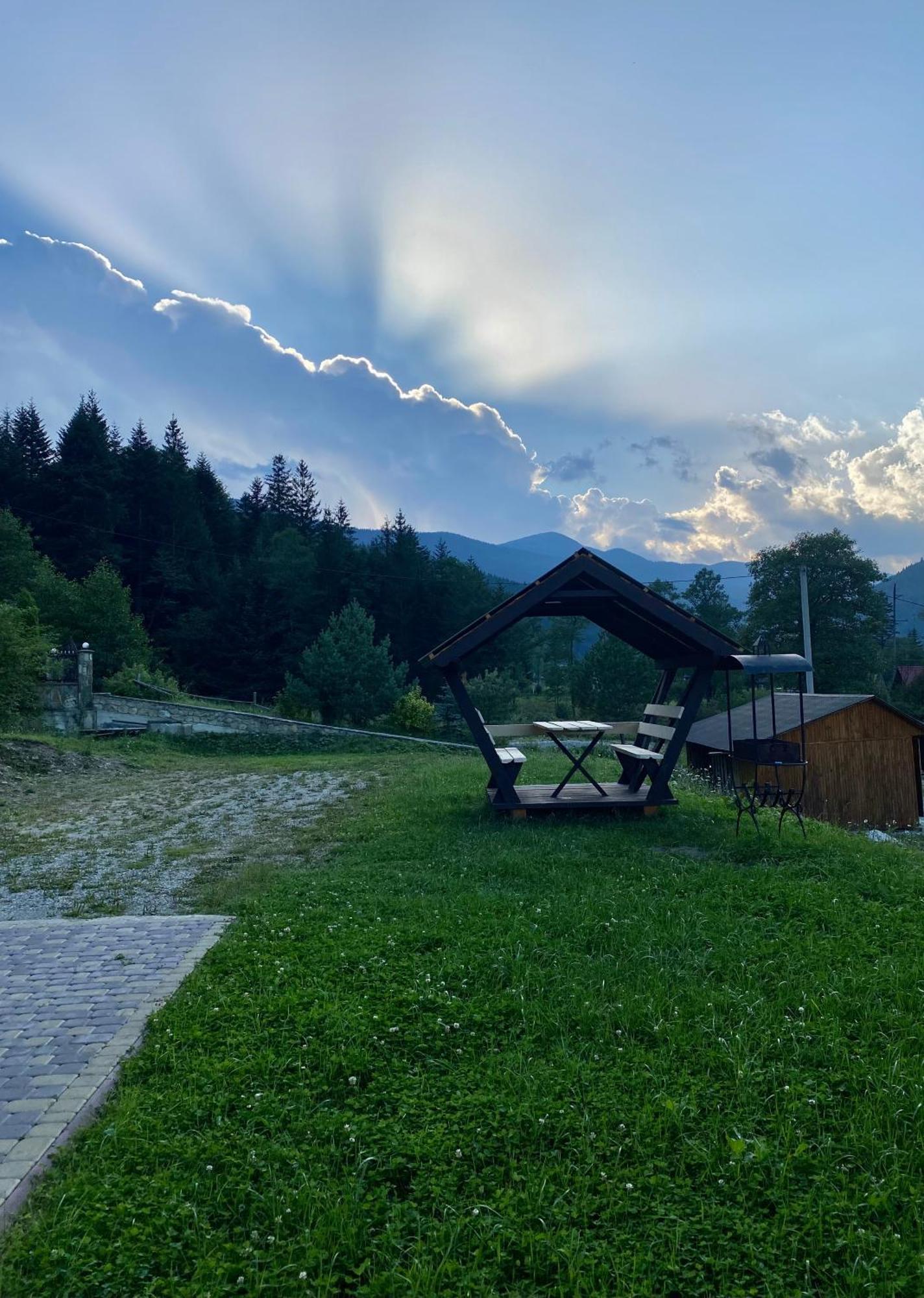 Лучка Villa Mykulytjyn Exteriör bild